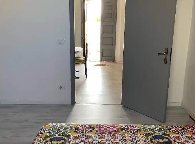 A Piedi Nudi Sullo Stretto 1