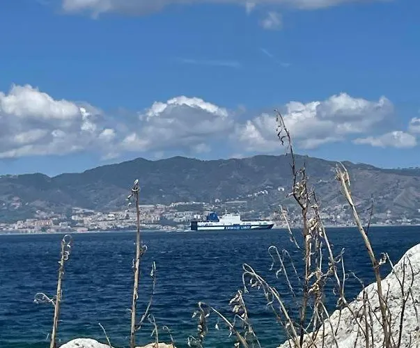 A Piedi Nudi Sullo Stretto 1 *