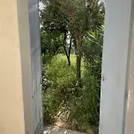 A Piedi Nudi Sullo Stretto 1 *