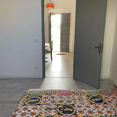 A Piedi Nudi Sullo Stretto 1